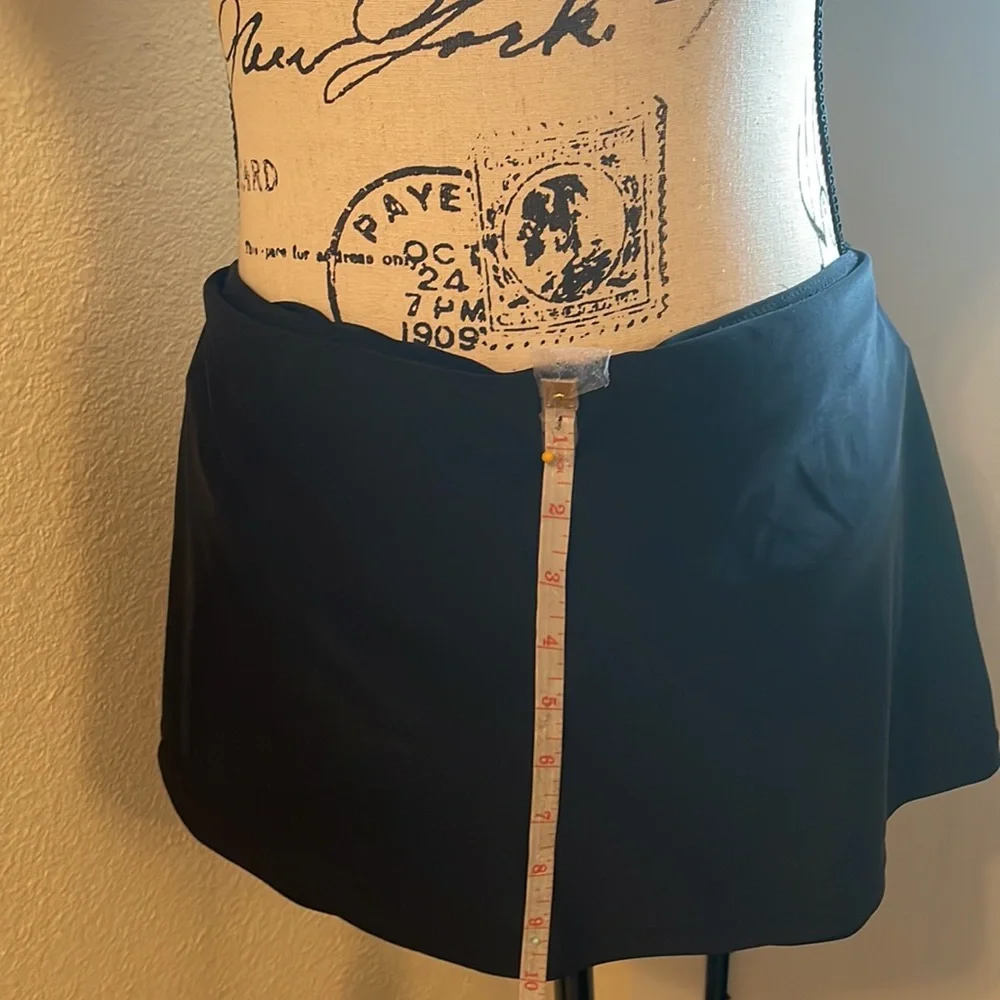 NWT-Island Waves tanki. Tie back top & skirt bottoms. Black & white. SZ 12 - Picture 14 of 14